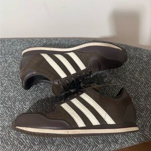Adidas Originals Retro Sneakers – Brown/White – Size 9